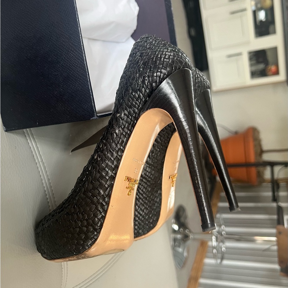 Prada Black Woven Leather Madras
Platform Pumps Size 40 (9.0) - Picture 3 of 12